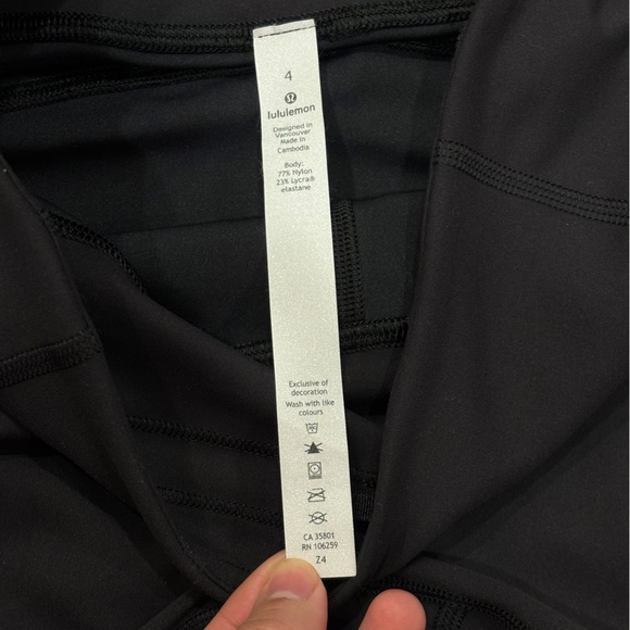 SOLD- Lululemon Legging High Rise 25” 7/8 Pockets Athletic Women’s size 4 - Picture 10 of 16
